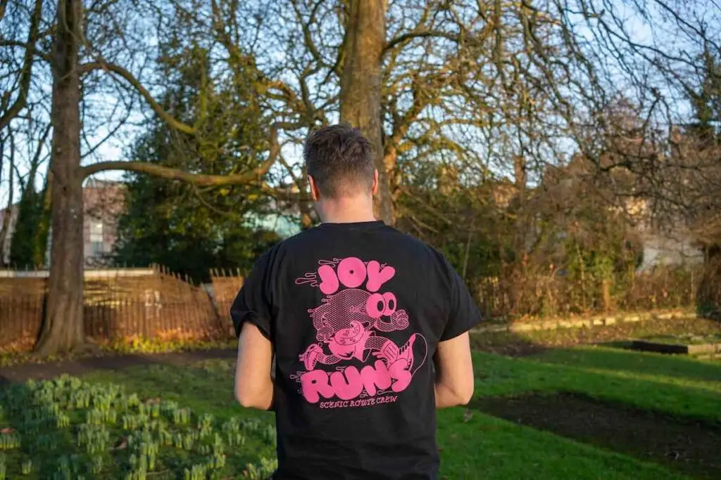 oy Runs - Scenic Route Crew - Black tee in wildlife